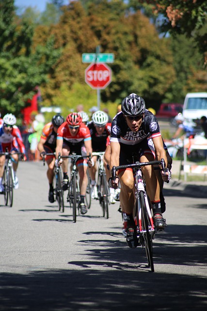 通过合作伙 通过合作伙